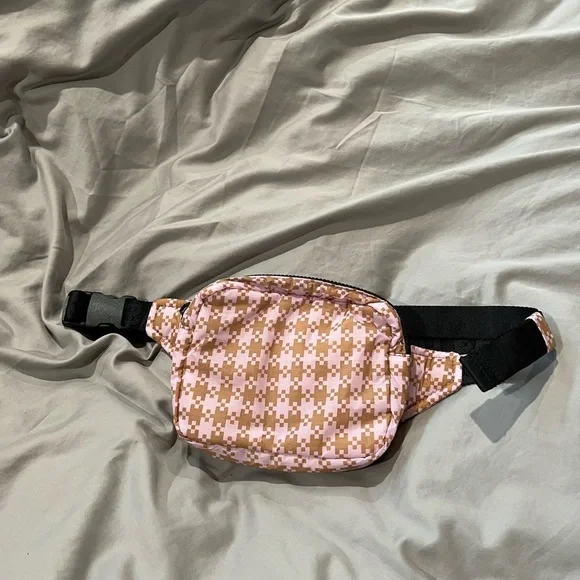 Baggu Rose Pixel Gingham Puffy Fanny Pack - Picture 1 of 3